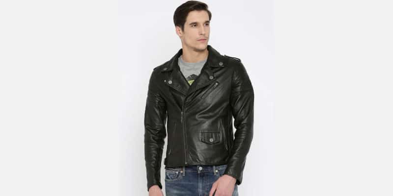 Wear A Leather Jacket That Fits To Your Body
